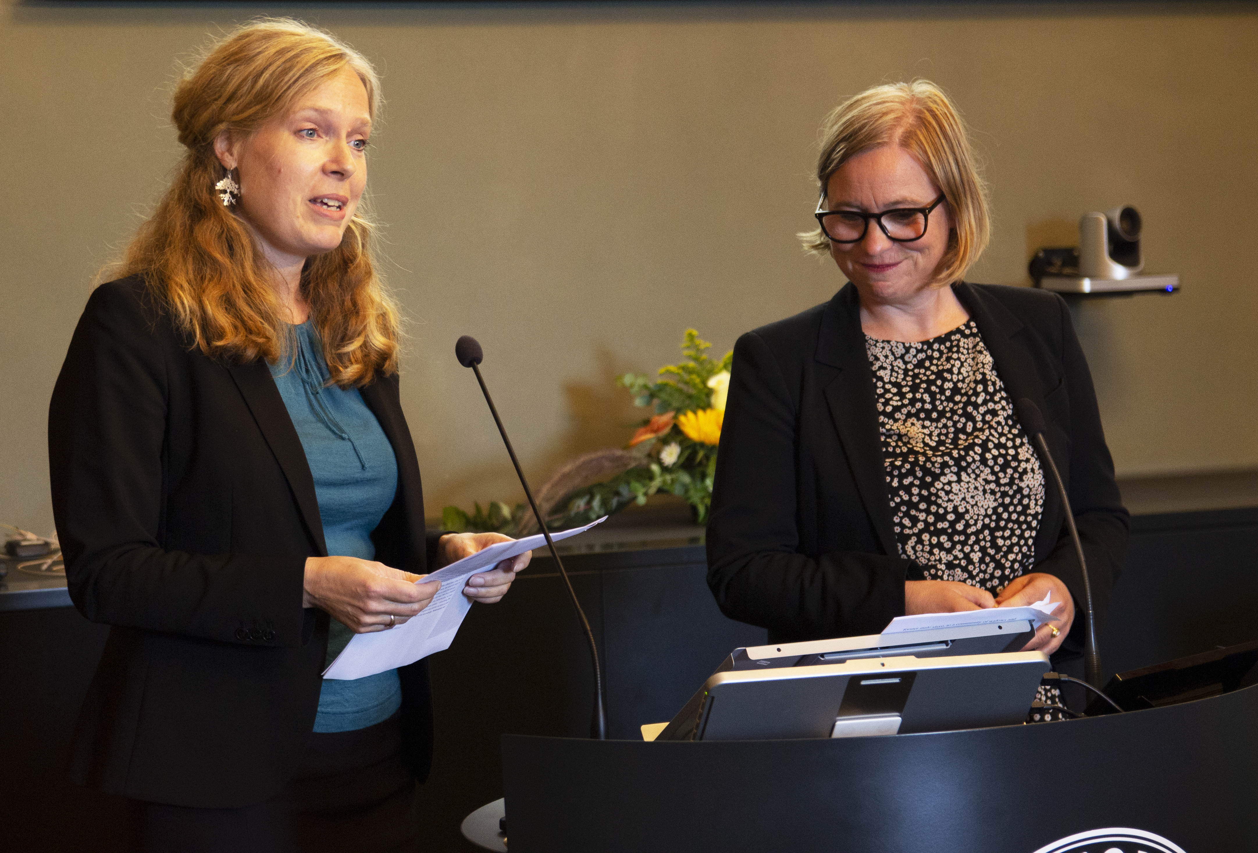 Liv Ingeborg Lied and Marianne Bjelland Kartzow during the CAS Opening Ceremony 2020, which was streamed on Facebook due to the Corona pandemic. Photo: Karoline K.Isaksen / Centre for Advanced Study (CAS)
